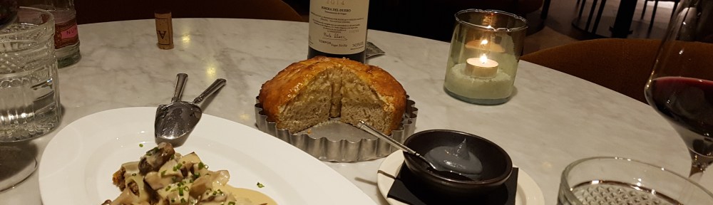 Mini canelloni with mushrooms and foie, Alion wine